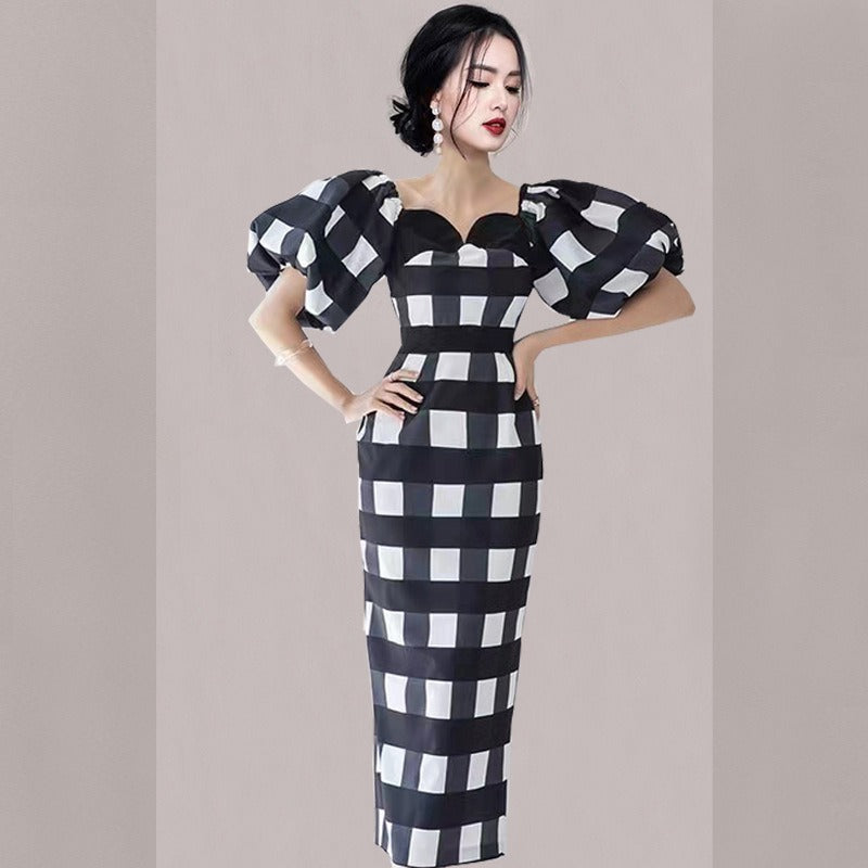 French Vintage Black and White Plaid Peach Heart Neck Bubble Sleeve Temperament Slim Fit Mid length Wrap Hip Dress