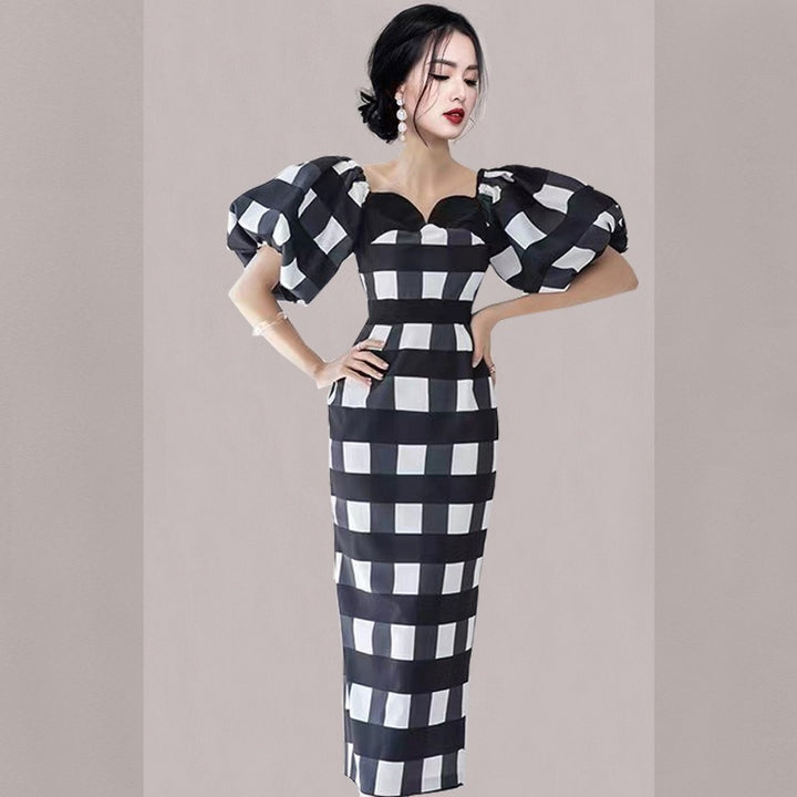 French Vintage Black and White Plaid Peach Heart Neck Bubble Sleeve Temperament Slim Fit Mid length Wrap Hip Dress