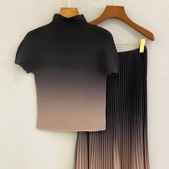 Fashionable Pleated Casual Suit Feminine Temperament, Thin Summer New Gradient Color T-Shirt And Skirt Two-Piece Set