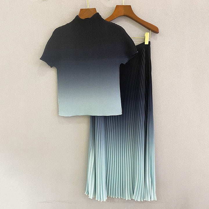 Fashionable Pleated Casual Suit Feminine Temperament, Thin Summer New Gradient Color T-Shirt And Skirt Two-Piece Set