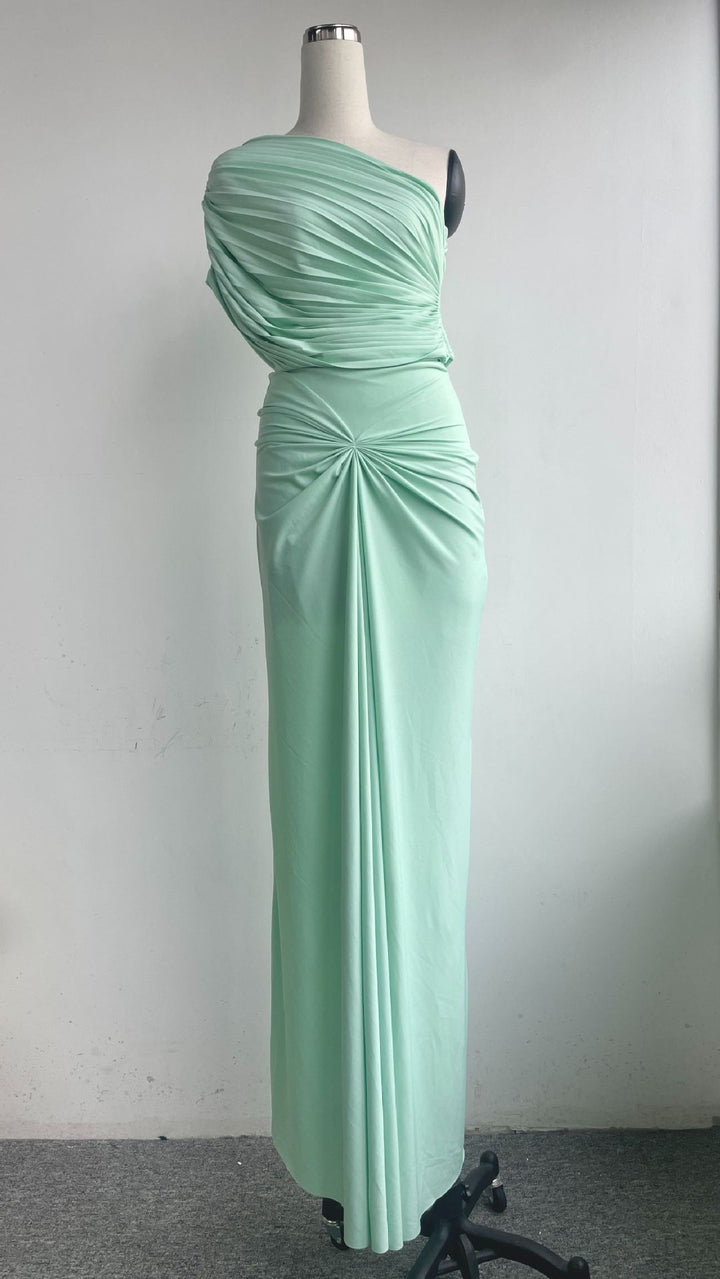 Chic Off-Shoulder Sleeveless High-Waisted Pleated Fitted Dress with Floor-Length Elegant Design