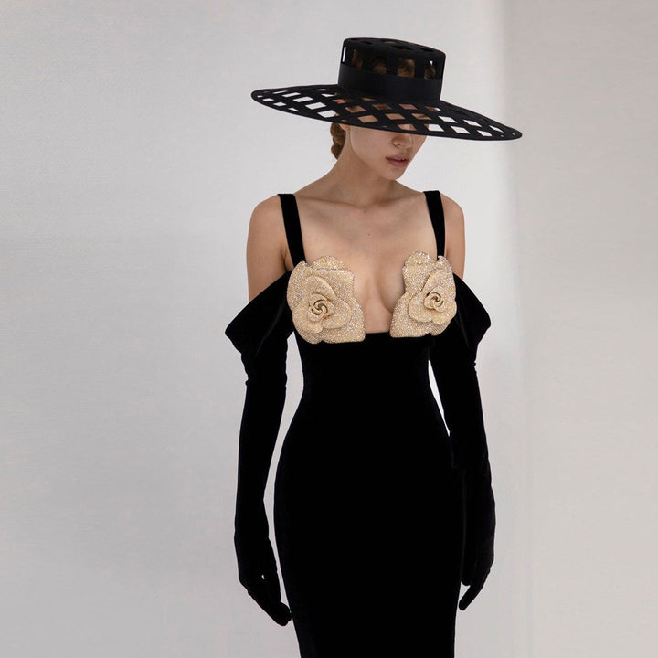 Fashionable and sexy black long-sleeved tube top suspender dress with bandage and slim flowers
