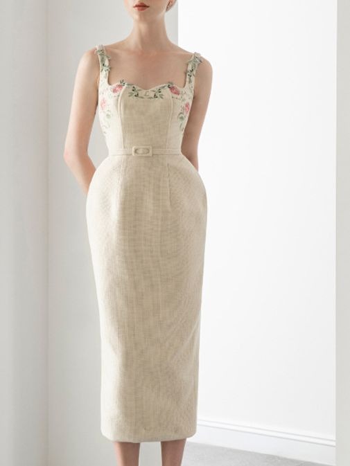 Heavy embroidery dress with straps elegant and hip-hugging skirt