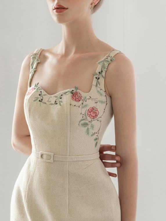 Heavy embroidery dress with straps elegant and hip-hugging skirt