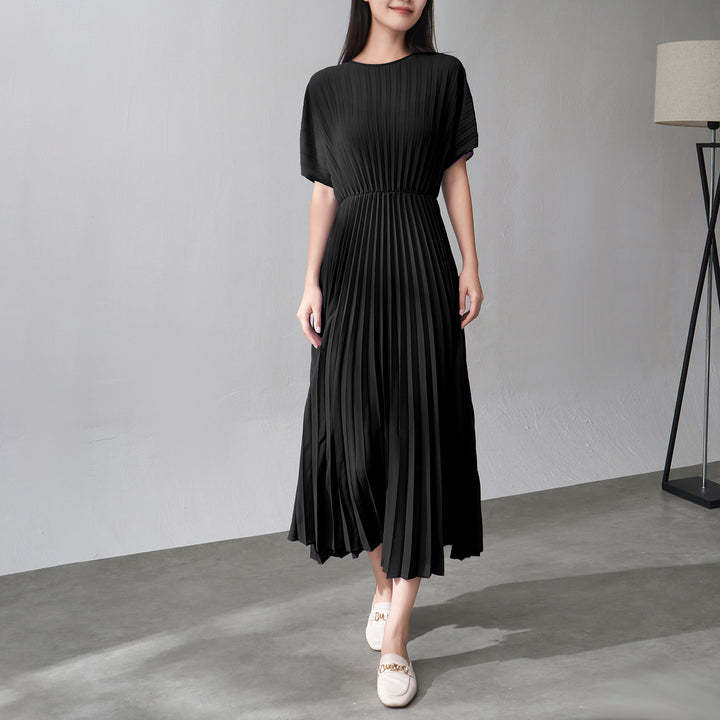 Short sleeved waist cinching solid color pleated skirt